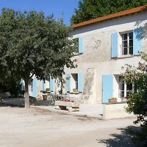  Hébergement de vacances Manade Blanc - La Fenière