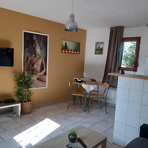 Apartment Jolie Petite Maison Idealement Situee, Arles